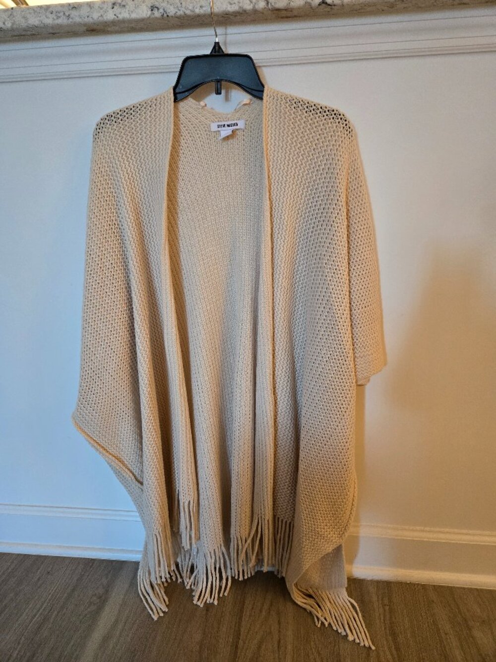 STEVE MADDEN KIMONO STYLE SWEATER